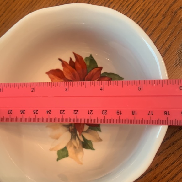 BEAUTIFUL Holiday/Christmas Bowl NWOT - Porcelain China Gorgeously Designed - Picture 8 of 15
